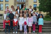 Lotyšské děti před Lidickou galerií