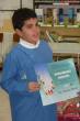 Oceněný žák Mahdi Bou Choucha se svým diplomem