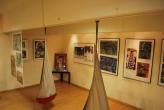 Instalace výstavy MDVV Lidice v prostorách Galerie Izopark, Moskva