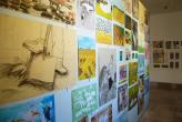 Instalace výstavy 42. MDVV Lidice 2014 v Lidické galerii