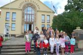 Latvian children in front of the Lidice gallery