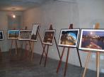 Výstava fotografií Prahy, kterou přivezl konzul Stanislav Kázecký